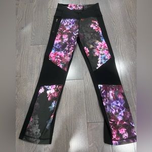 Lululemon black & floral leggings in size 4